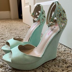 Sea Foam Strappy Wedges